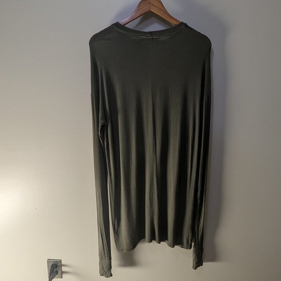 Represent Olive Green Mens Extra Long Shirt with Thumbhole in Size Medium - Picture 5 of 6